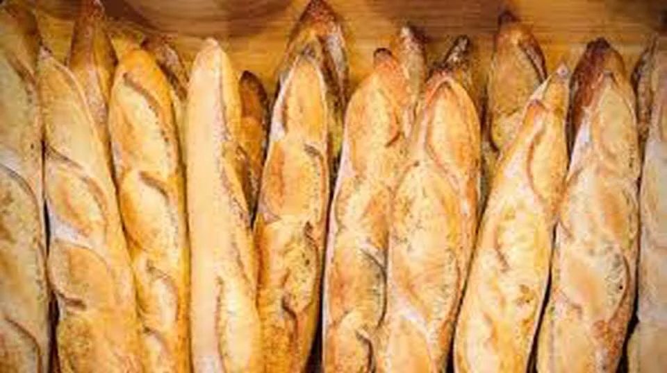 Baguettes dorées sorties du four à La Croûte Dorée
